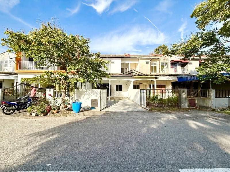 2-storey Terraced House for Sale in Sepang (Selangor) - Mohd Aizat Saiful Bahri - Exterior - PropertyGuru.com.my