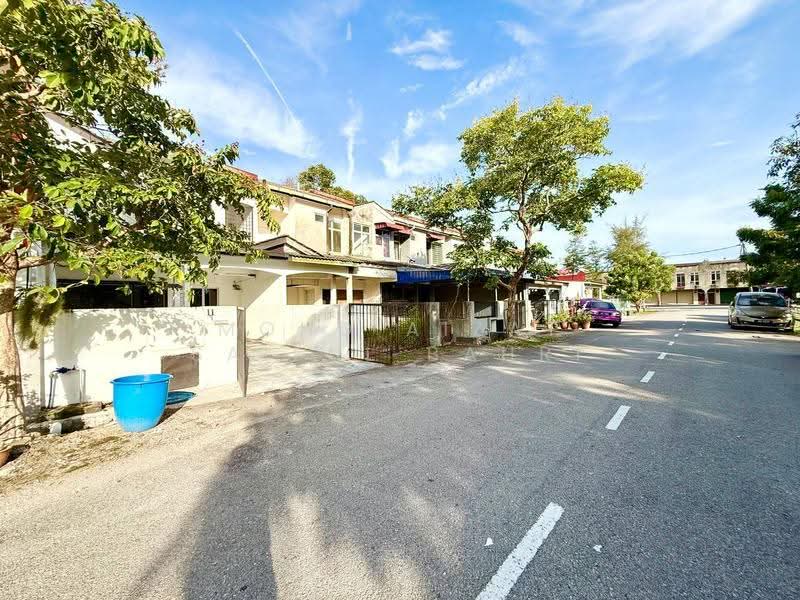 2-storey Terraced House for Sale in Sepang (Selangor) - Mohd Aizat Saiful Bahri - Exterior - PropertyGuru.com.my