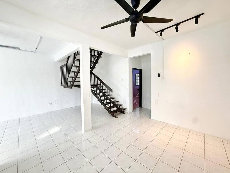 2-storey Terraced House for Sale in Sepang (Selangor) - Mohd Aizat Saiful Bahri - Living Room - PropertyGuru.com.my