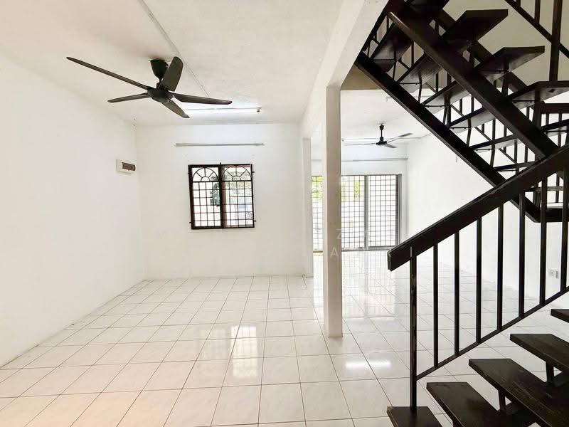 2-storey Terraced House for Sale in Sepang (Selangor) - Mohd Aizat Saiful Bahri - Living Room - PropertyGuru.com.my