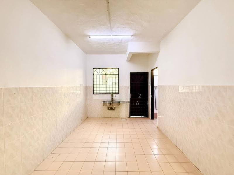 2-storey Terraced House for Sale in Sepang (Selangor) - Mohd Aizat Saiful Bahri - Kitchen - PropertyGuru.com.my