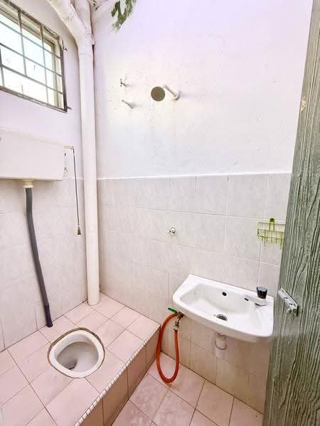 2-storey Terraced House for Sale in Sepang (Selangor) - Mohd Aizat Saiful Bahri - Bathroom - PropertyGuru.com.my