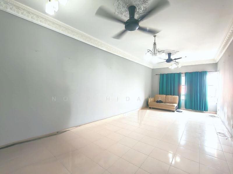Pangsapuri untuk Dijual di Melur Apartment - Noor Hidayah Mohamad Noor - Living Room - PropertyGuru.com.my