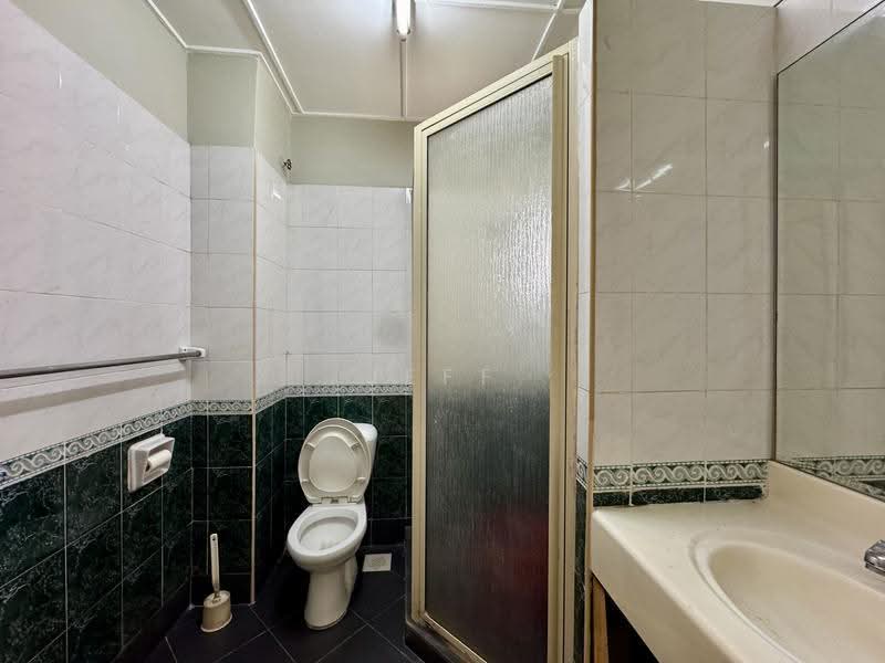 2-storey Terraced House for Sale in Mutiara Rini (Skudai) - Jeff Shee - Master Bathroom - PropertyGuru.com.my