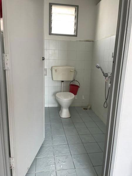 Rumah Flat untuk Dijual di Rumah Pangsa Laman Tasik - Daniel Yong - Bathroom - PropertyGuru.com.my