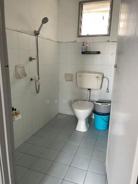 Rumah Flat untuk Dijual di Rumah Pangsa Laman Tasik - Daniel Yong - Bathroom - PropertyGuru.com.my