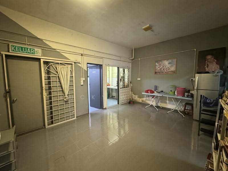 Shop / Office untuk Dijual di Batu 9 (Cheras) - Lucky Wong - Living Room - PropertyGuru.com.my