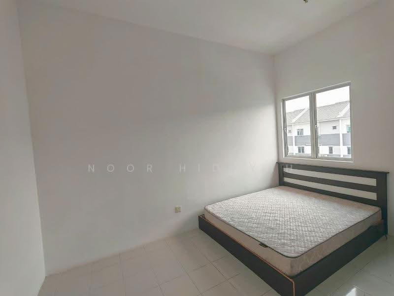 Rumah Bandar untuk Dijual di Kuala Selangor (Selangor) - Noor Hidayah Mohamad Noor - Bedroom - PropertyGuru.com.my