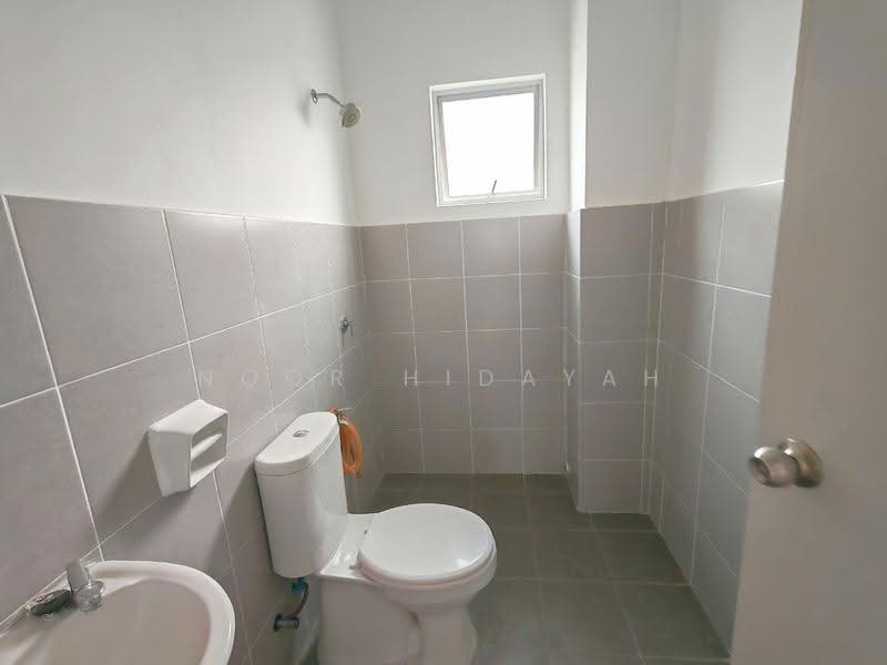 Rumah Bandar untuk Dijual di Kuala Selangor (Selangor) - Noor Hidayah Mohamad Noor - Bathroom - PropertyGuru.com.my