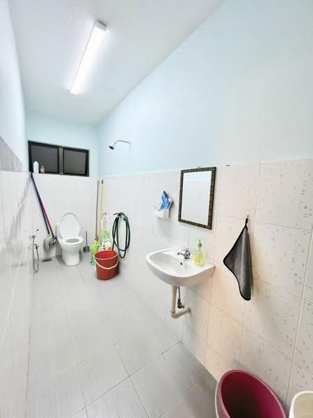 Semi-Detached House for Sale in Taman Iskandar (Johor Bahru) - Yik Tat - Bathroom - PropertyGuru.com.my