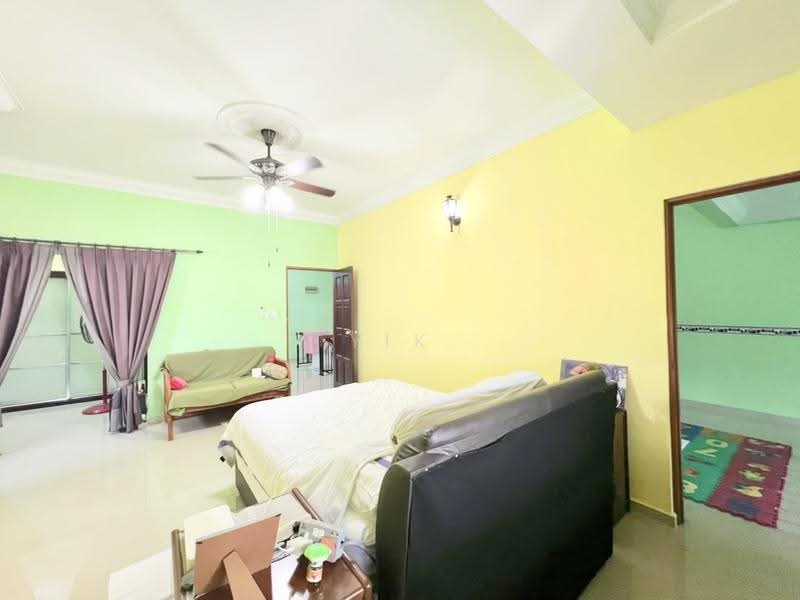 Semi-Detached House for Sale in Taman Iskandar (Johor Bahru) - Yik Tat - Bedroom - PropertyGuru.com.my