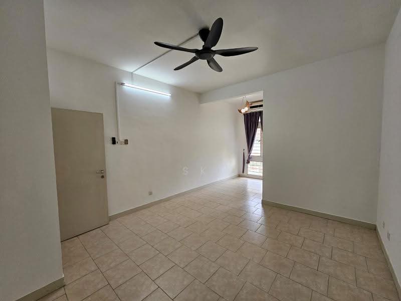 Townhouse for Sale in Kota Kemuning (Shah Alam) - SK Thiam - Living Room - PropertyGuru.com.my