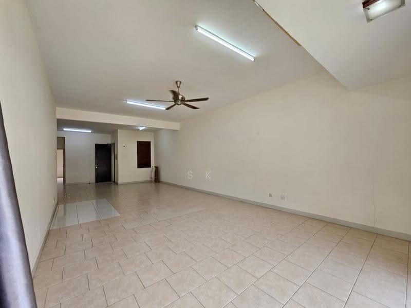 Townhouse for Sale in Kota Kemuning (Shah Alam) - SK Thiam - Living Room - PropertyGuru.com.my