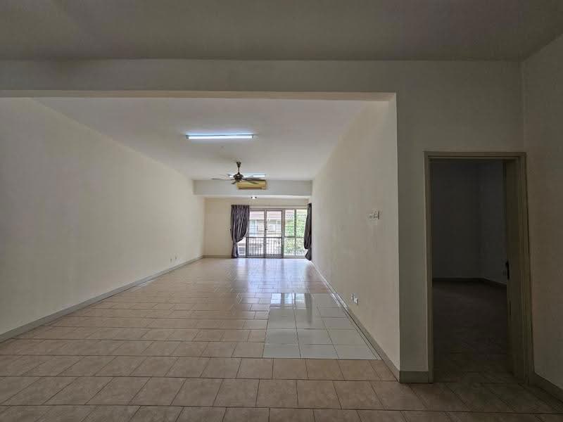 Townhouse for Sale in Kota Kemuning (Shah Alam) - SK Thiam - Living Room - PropertyGuru.com.my