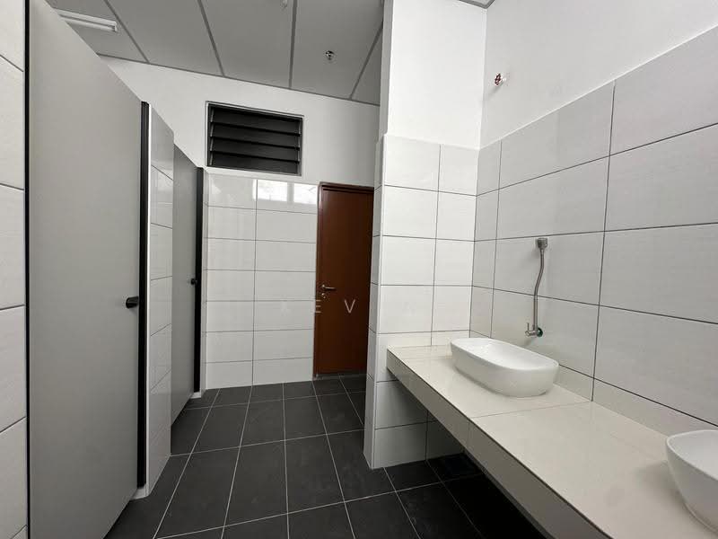 Kilang untuk Disewa di Seri Kembangan (Selangor) - Kevin Dass - Bathroom - PropertyGuru.com.my