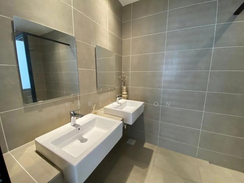 Rumah Bandar untuk Dijual di Kayu Ara (Selangor) - Karen Yoon - Bathroom - PropertyGuru.com.my