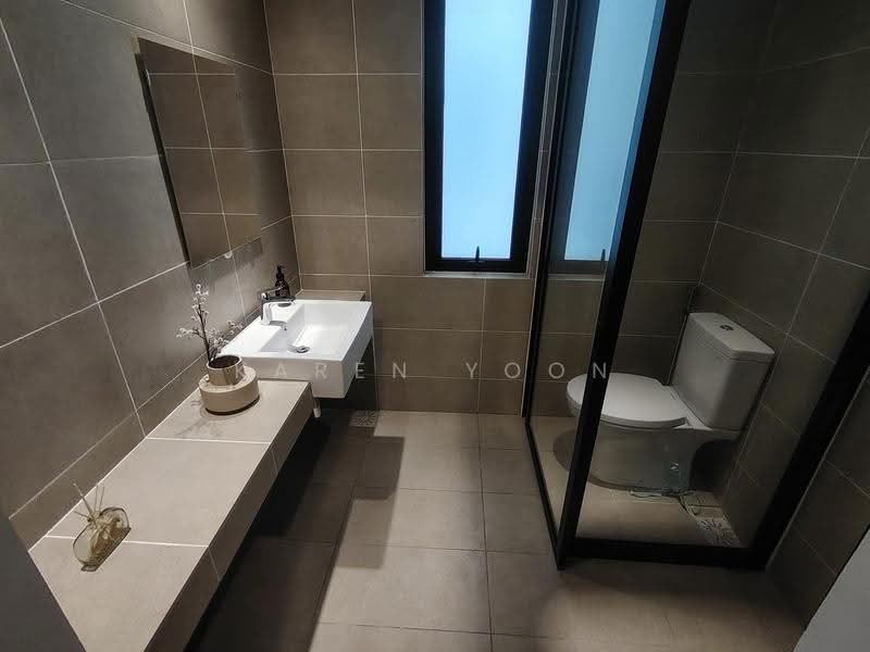 Rumah Bandar untuk Dijual di Kayu Ara (Selangor) - Karen Yoon - Bathroom - PropertyGuru.com.my