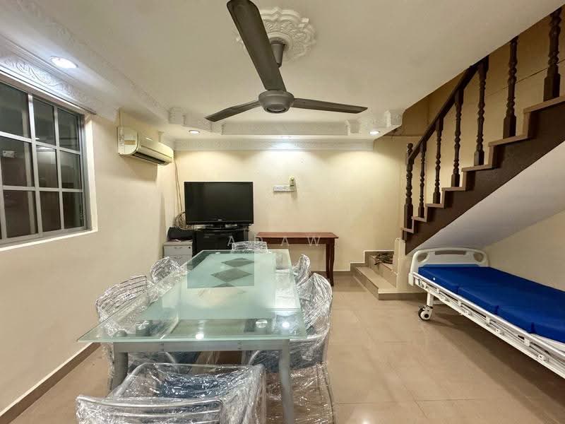 2-storey Terraced House for Rent in Taman Pandamaran Jaya (Pelabuhan Klang) - Adaw Zain - Living Room - PropertyGuru.com.my