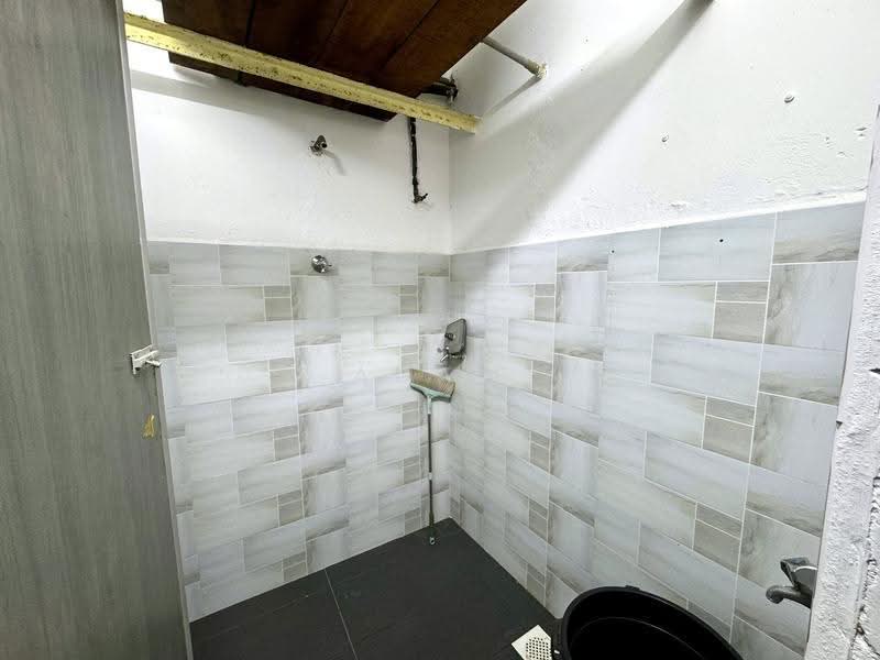 2-storey Terraced House for Rent in Taman Pandamaran Jaya (Pelabuhan Klang) - Adaw Zain - Bathroom - PropertyGuru.com.my