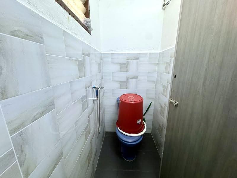 2-storey Terraced House for Rent in Taman Pandamaran Jaya (Pelabuhan Klang) - Adaw Zain - Bathroom - PropertyGuru.com.my