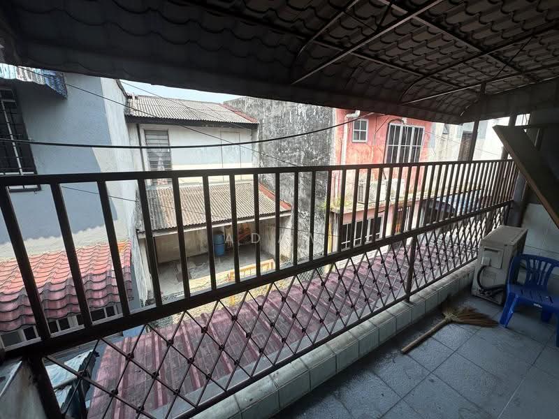 2-storey Terraced House for Rent in Taman Pandamaran Jaya (Pelabuhan Klang) - Adaw Zain - Balcony - PropertyGuru.com.my