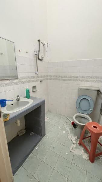 2-storey Terraced House for Sale in Usj 6 (Subang Jaya) - Penny Ng - Bathroom - PropertyGuru.com.my