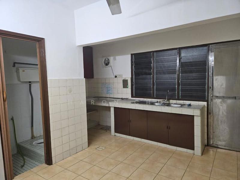 2-storey Terraced House for Rent in Subang Jaya (Selangor) - Sharon Choo - Kitchen - PropertyGuru.com.my