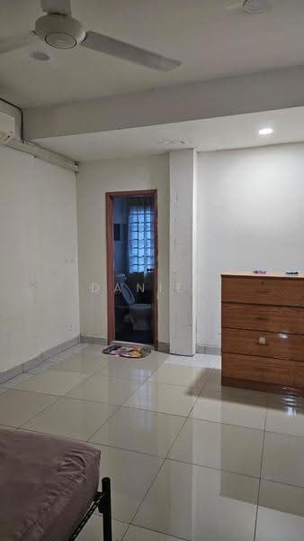 2-storey Terraced House for Sale in Bandar Putra Kulai (Kulai) - Daniel Yong - Bathroom - PropertyGuru.com.my