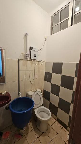 2-storey Terraced House for Sale in Bandar Putra Kulai (Kulai) - Daniel Yong - Bathroom - PropertyGuru.com.my