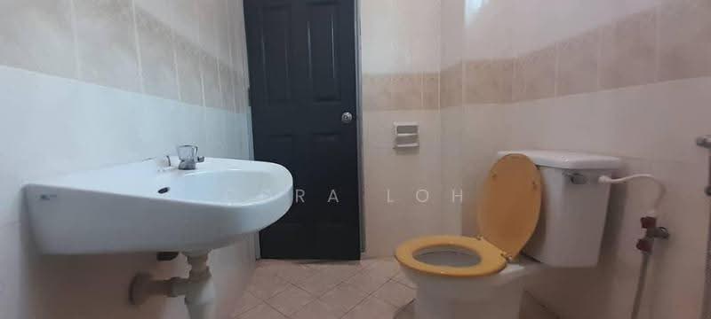 2-storey Terraced House for Rent in Permas Jaya (Johor Bahru) - Cora Loh - Bathroom - PropertyGuru.com.my