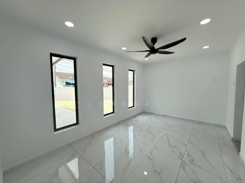 Rumah Teres 1-Tingkat untuk Dijual di Ulu Tiram (Johor) - Joanne Yong - Living Room - PropertyGuru.com.my