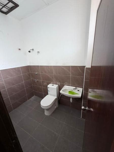 Rumah Teres 2-Tingkat untuk Disewa di Taman Setia Indah (Tebrau) - Heng . - Bathroom - PropertyGuru.com.my