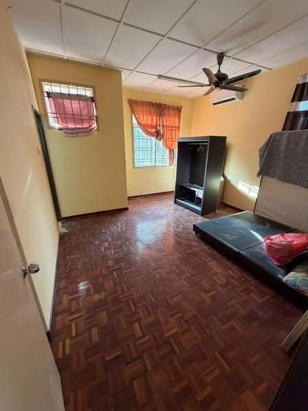 Rumah Teres 2-Tingkat untuk Disewa di Taman Setia Indah (Tebrau) - Heng . - Bedroom - PropertyGuru.com.my