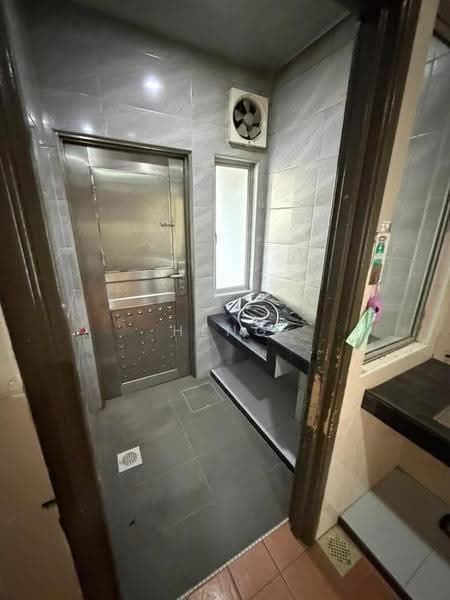 Rumah Teres 2-Tingkat untuk Disewa di Taman Setia Indah (Tebrau) - Heng . - Bathroom - PropertyGuru.com.my