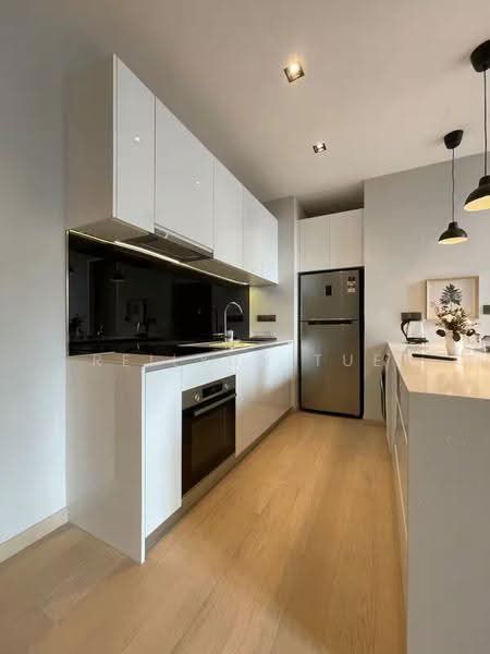 Service Residence for Sale at Star Residences Two - Reilynn Tue - Kitchen - PropertyGuru.com.my