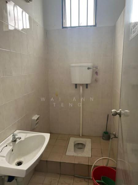Shop for Rent in Taman Equine (Seri Kembangan) - Wai Ann Teng - Bathroom - PropertyGuru.com.my