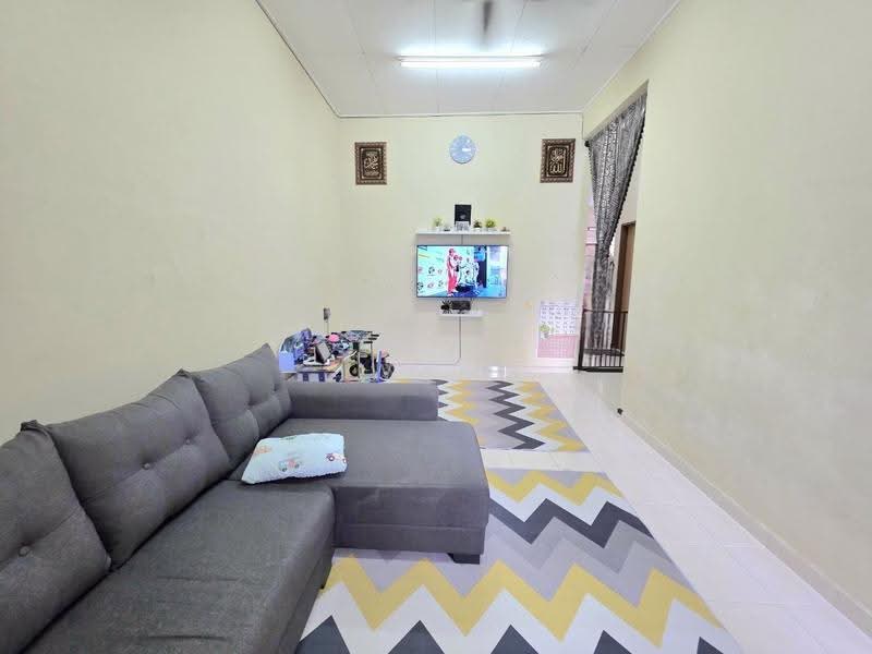 Rumah Teres 1-Tingkat untuk Dijual di Kampung Batu 9 Kebun Baru (Telok Panglima Garang) - Wan Azlan Ahmad - Living Room - PropertyGuru.com.my