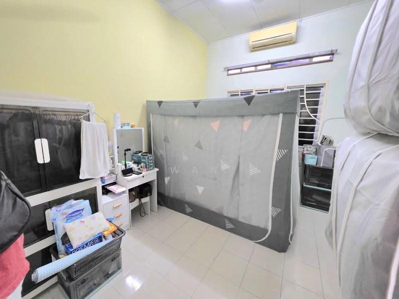 Rumah Teres 1-Tingkat untuk Dijual di Kampung Batu 9 Kebun Baru (Telok Panglima Garang) - Wan Azlan Ahmad - Bedroom - PropertyGuru.com.my
