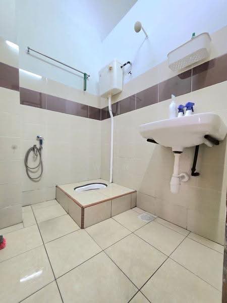 Rumah Teres 1-Tingkat untuk Dijual di Kampung Batu 9 Kebun Baru (Telok Panglima Garang) - Wan Azlan Ahmad - Bathroom - PropertyGuru.com.my