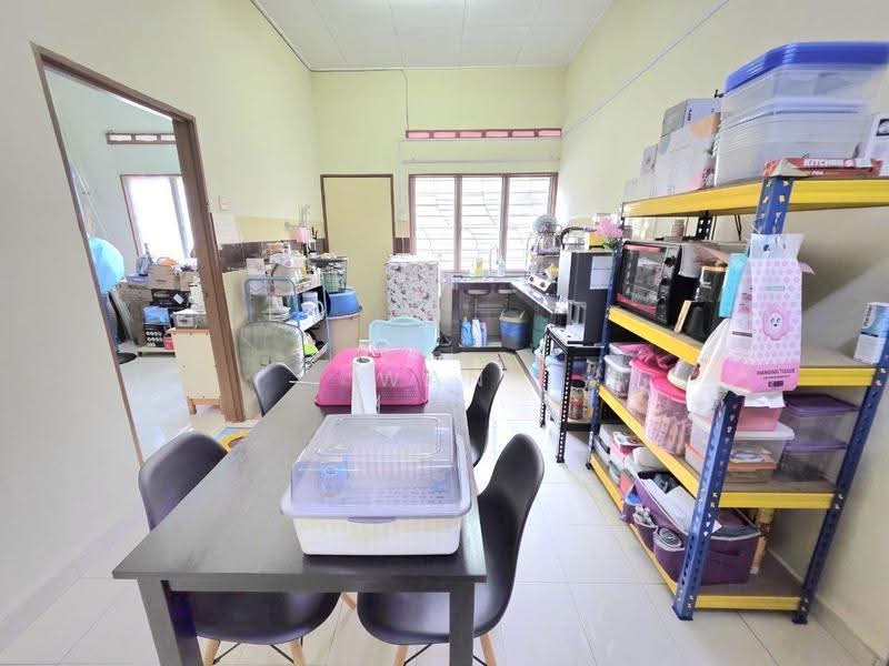Rumah Teres 1-Tingkat untuk Dijual di Kampung Batu 9 Kebun Baru (Telok Panglima Garang) - Wan Azlan Ahmad - Kitchen - PropertyGuru.com.my