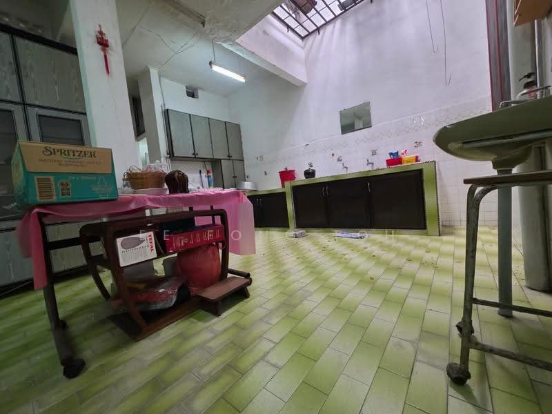 Rumah Teres 1-Tingkat untuk Dijual di Taman Ungku Tun Aminah (Skudai) - Ee Fong Toh - Kitchen - PropertyGuru.com.my