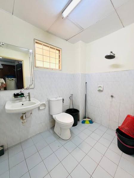 2-storey Terraced House for Sale in Bandar Baru Bangi (Selangor) - Azman Ahmad - Bathroom - PropertyGuru.com.my