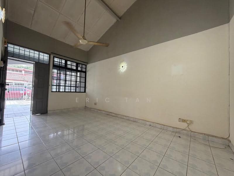 1-storey Terraced House for Rent in Taman Perling (Perling) - Eric Tan - Living Room - PropertyGuru.com.my