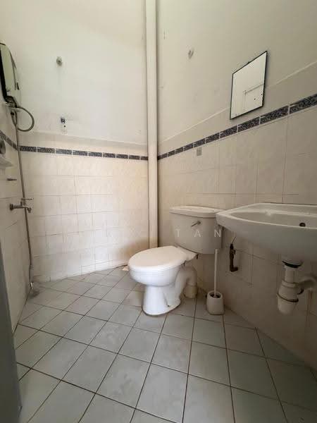 1-storey Terraced House for Rent in Taman Perling (Perling) - Eric Tan - Bathroom - PropertyGuru.com.my