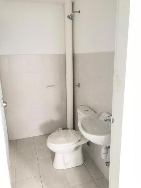 Kondominium untuk Dijual di D'Kristal Apartment (Pangsapuri D'Kristal) - Louis Chen - Bathroom - PropertyGuru.com.my