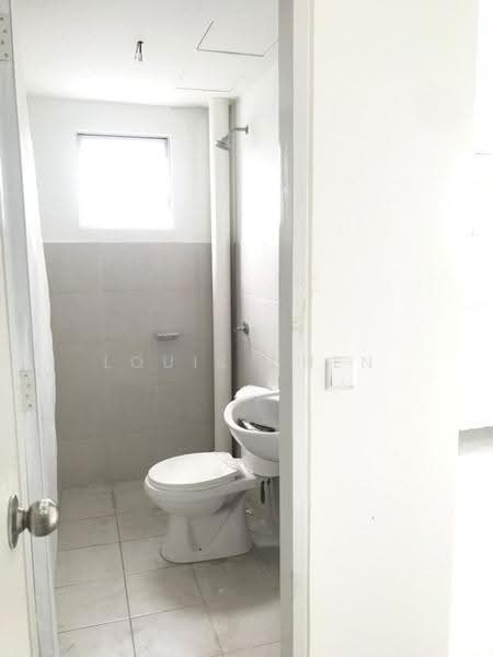 Kondominium untuk Dijual di D'Kristal Apartment (Pangsapuri D'Kristal) - Louis Chen - Bathroom - PropertyGuru.com.my