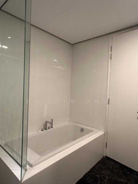 Kediaman Servis untuk Dijual di Arcoris Residences - SHI YIN ONG - Bathroom - PropertyGuru.com.my