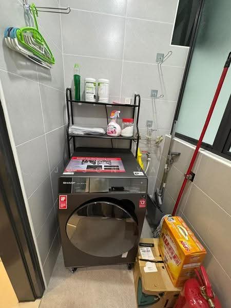 Kediaman Servis untuk Disewa di B11 Parkland Residence - Jason Yap - Balcony - PropertyGuru.com.my