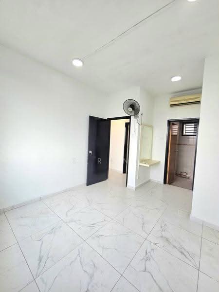 Kediaman Servis untuk Dijual di Nusa Perdana Apartment - Serene Low - Interior - PropertyGuru.com.my