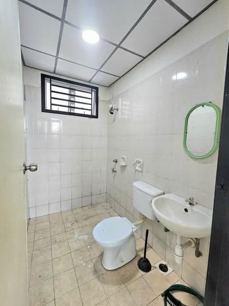 Kediaman Servis untuk Dijual di Nusa Perdana Apartment - Serene Low - Bathroom - PropertyGuru.com.my